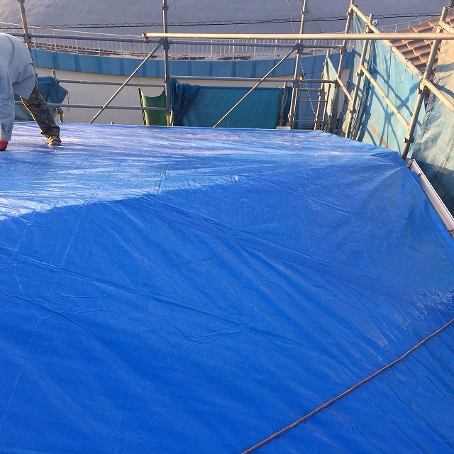 ビニールシートで一時養生